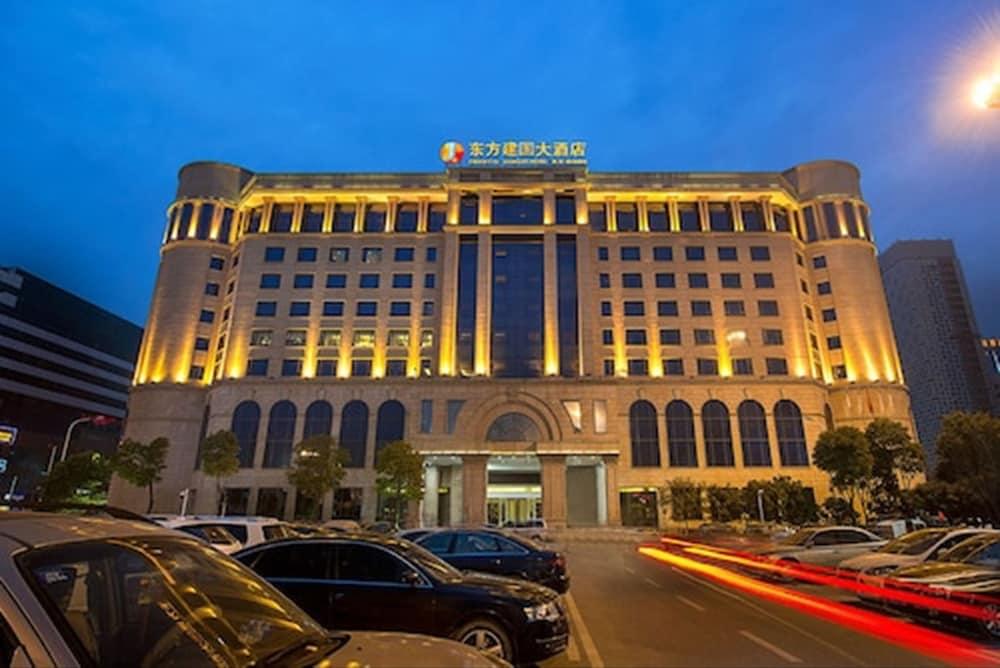 Wuhan Oriental Jianguo Hotel Exterior foto